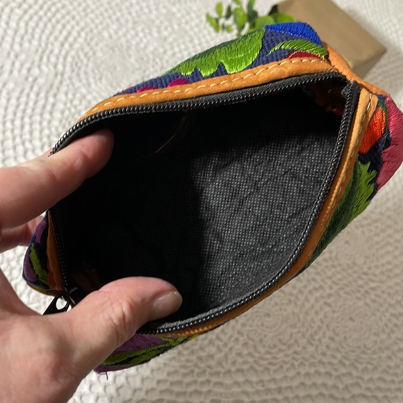 New! Beautiful embroidered makeup bag - Picture 6 of 6